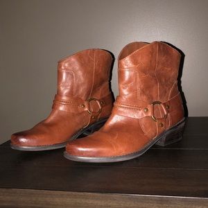 Size 6 1/2 Franko Sarto leather boots.